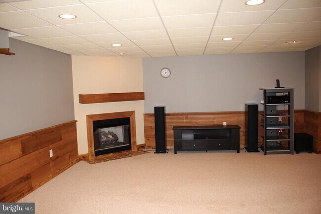 Building Photo - 176 S Patricia Dr