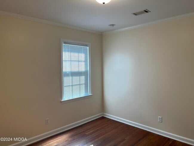 Building Photo - 110 Bragg St