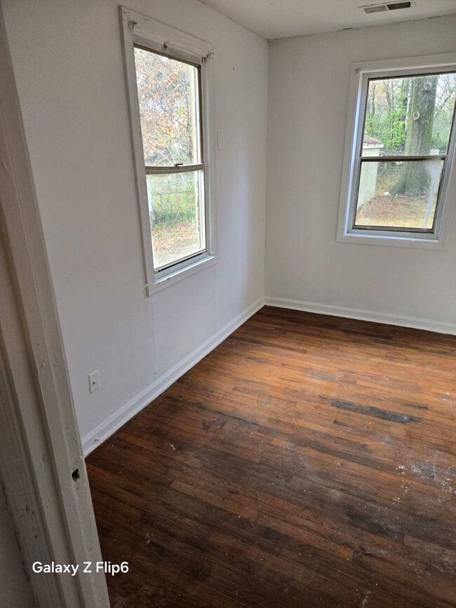 bedroom 3 - 2955 Tudor St