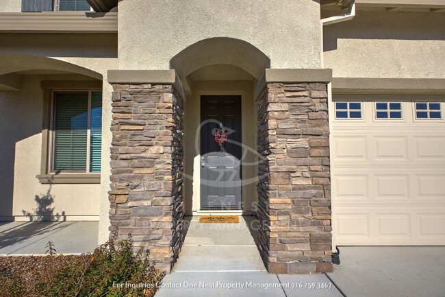 Building Photo - Stunning 4-bedroom, 3-bathroom Home in the heart of Lincoln!
