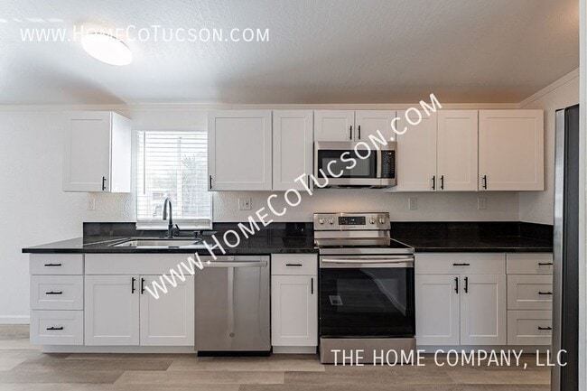 Building Photo - 2628 N Fontana Ave