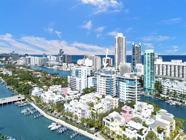 Building Photo - 6103 Aqua Ave