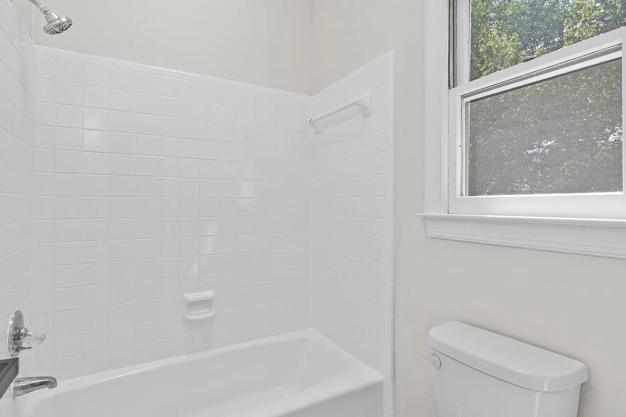 Building Photo - 623 Elmwood Ct