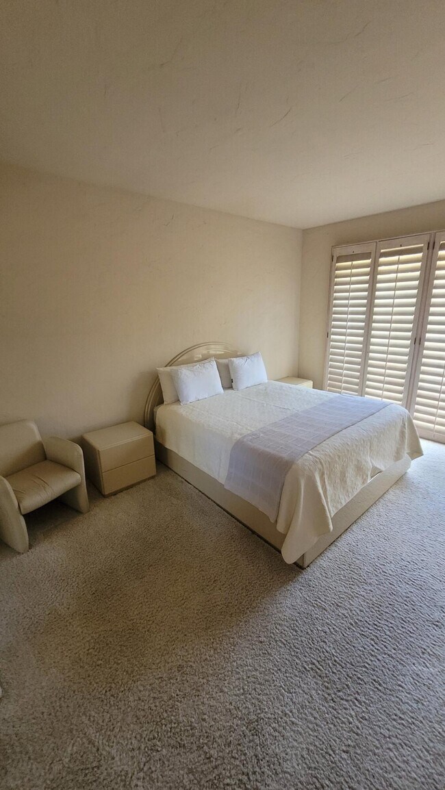 Building Photo - 54673 Oak-Hill
