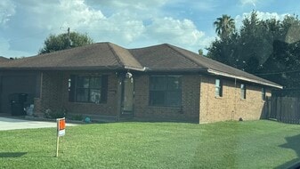 Building Photo - 108 S 2nd 1/2 St