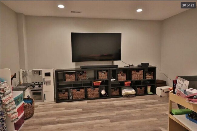 Building Photo - 2550 Winding River Dr