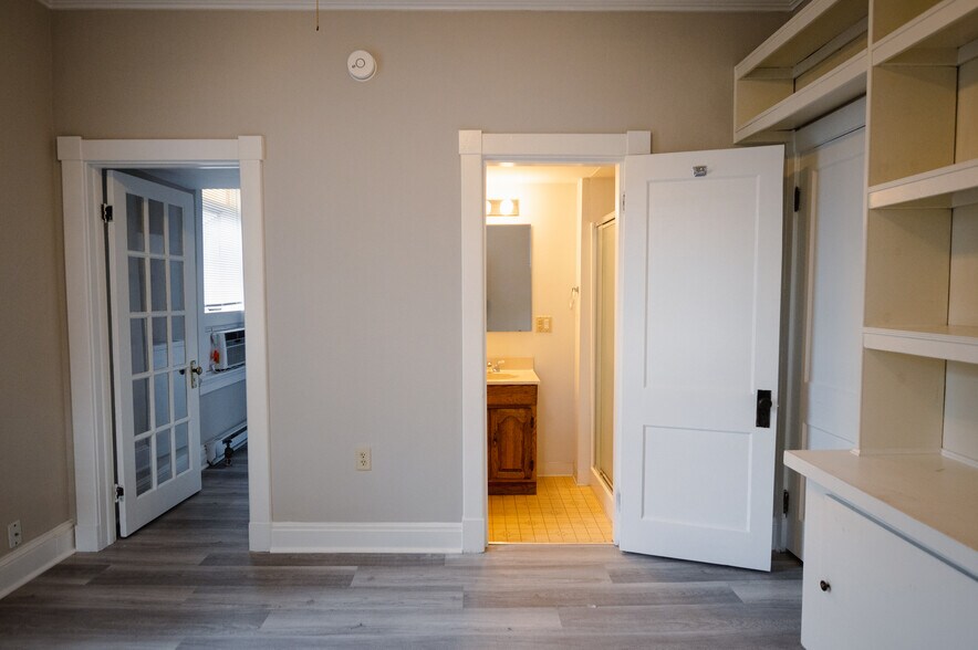UNIT D BATHROOM ENTRANCE - 813 N Market St