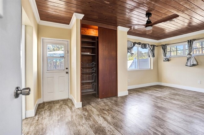 Building Photo - 820 SE 4th Ave