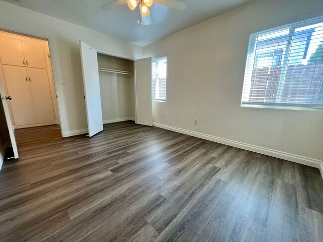 Building Photo - Pet Friendly Unit within Gated Community in North Park! COMPLIMENTARY Laundry! Street Parking Only!