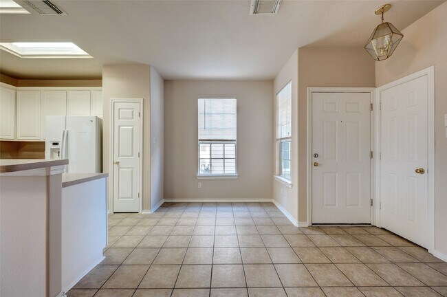 Building Photo - 16535 Cairngrove Ln