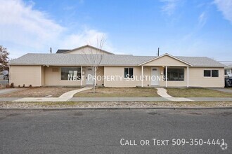 Building Photo - 904 S Alderwood Dr