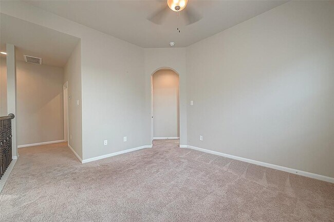 Building Photo - 8700 Laurel Crest Dr