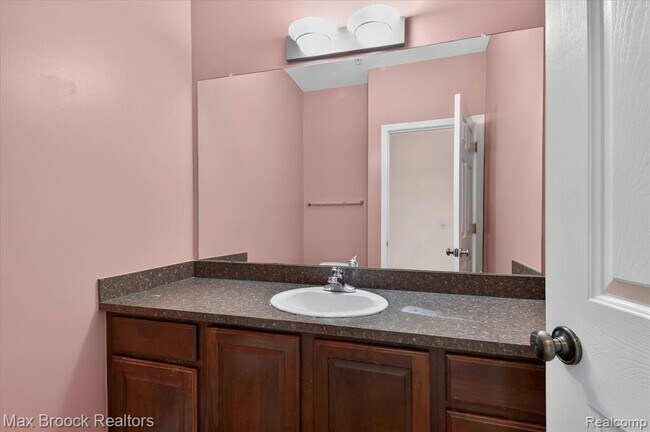 Building Photo - 3255 Camden Dr