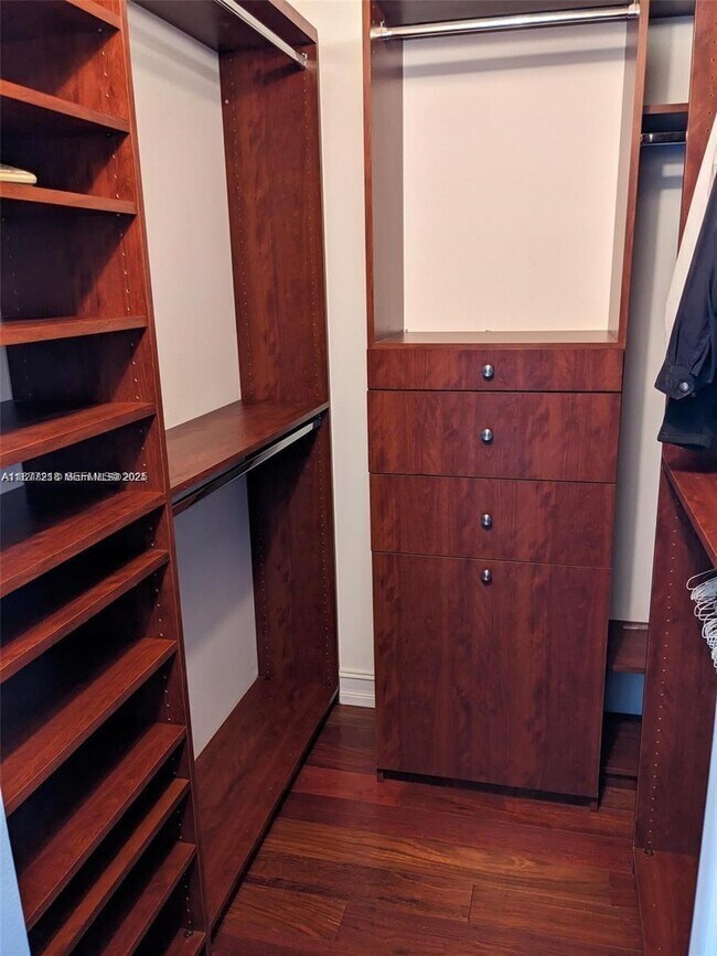 Building Photo - 18151 NE 31st Ct