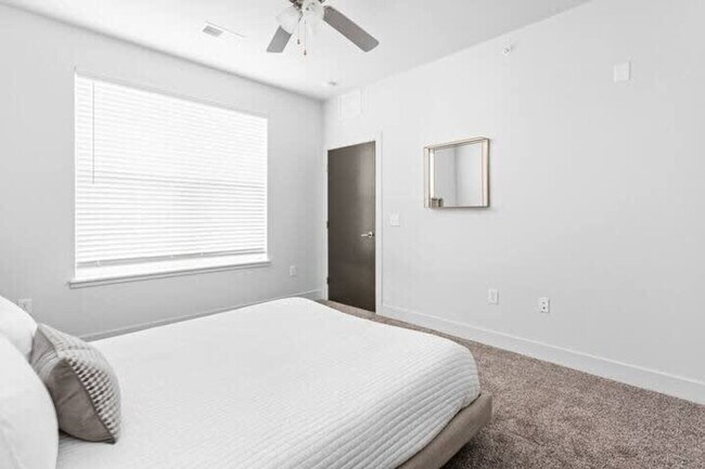 Building Photo - 8506 Westfield Blvd