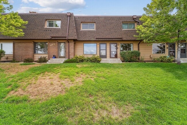 Building Photo - 374 Gladiola St