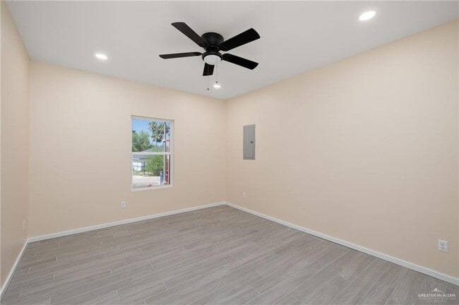 Building Photo - 832 N Kika De La Garza Blvd