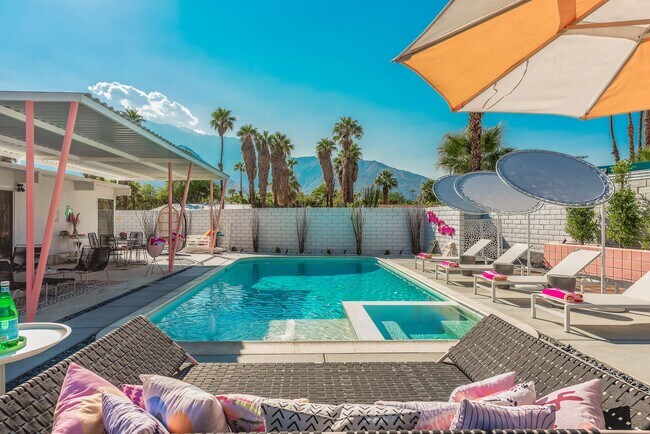 Primary Photo - Retro Chic Oasis Saltwater Pool, Spa & Mnt...