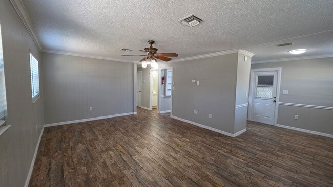 Building Photo - 2 bed 1 bath just remodeled