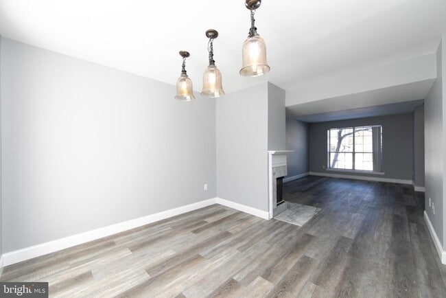 Building Photo - 131 Crossing Way