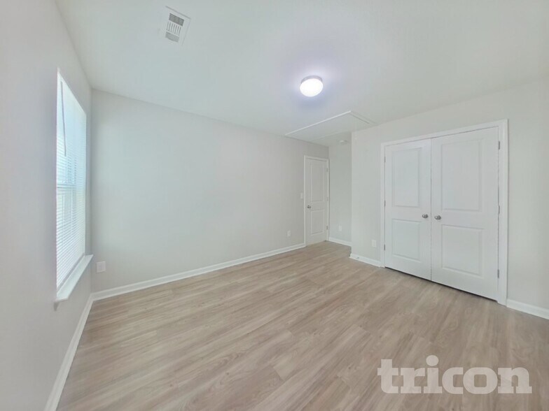 Building Photo - 2430 Dewey Creek Ln