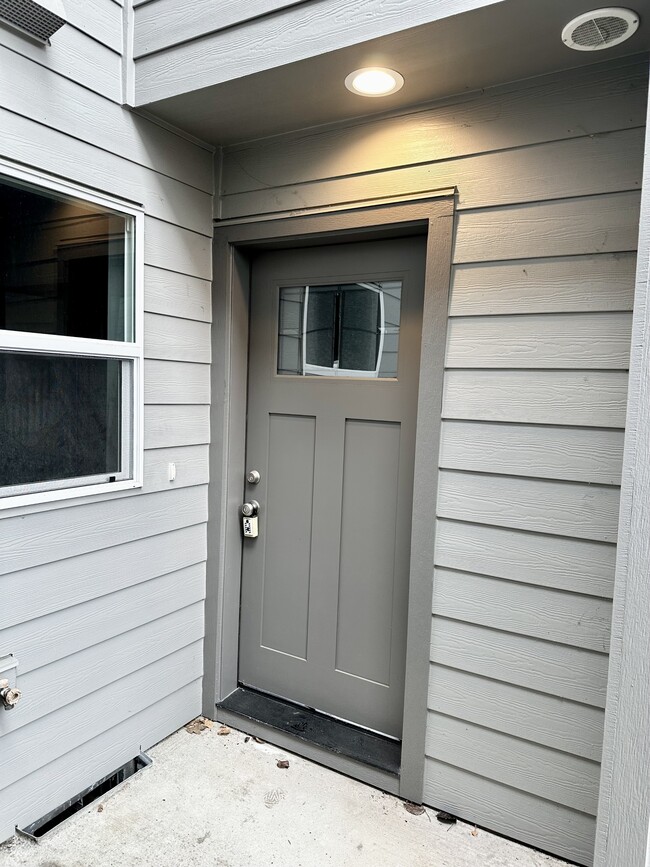 Building Photo - 3752 Peter Ln NE