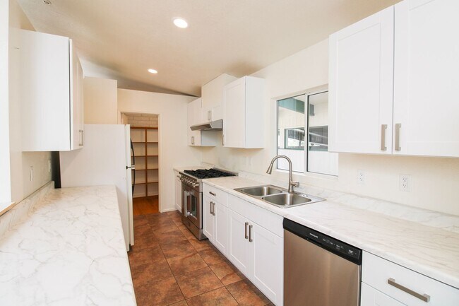 Building Photo - 299 Albert Dr