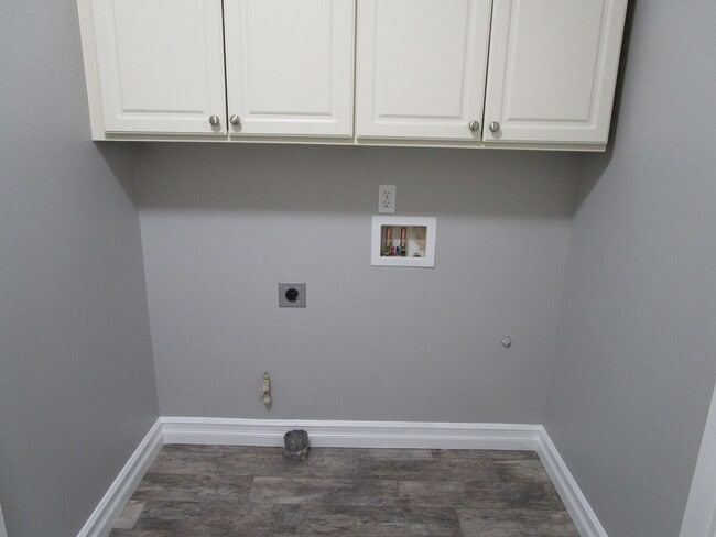 Building Photo - 2504 Fir Crest Blvd