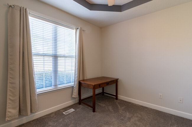 Building Photo - 862 Tyler Woods Dr