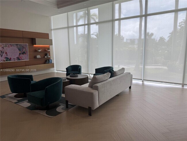 Building Photo - 16500 Collins Ave