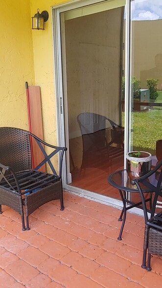 patio in back - 1714 Meadows Cir W