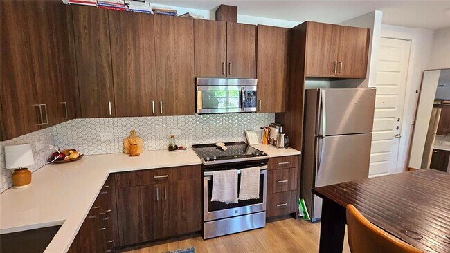 Building Photo - 2213 Poquito St