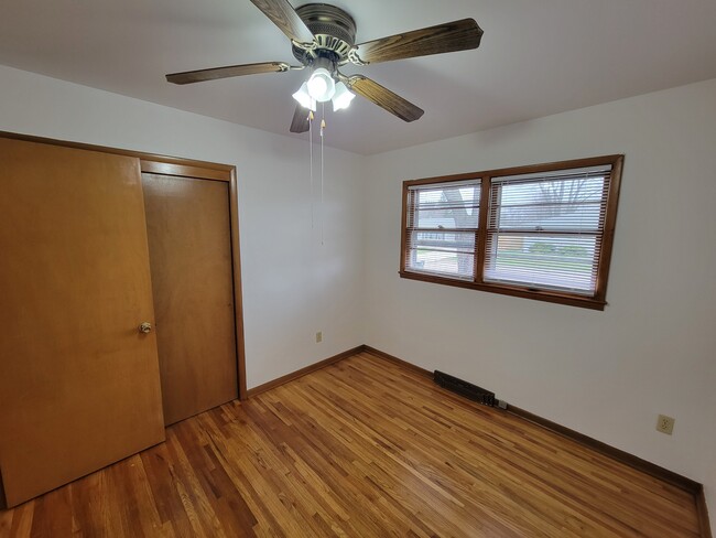 Building Photo - 2316 Royal Dr