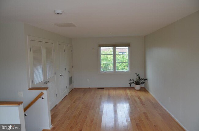 Building Photo - 708 N Henry St