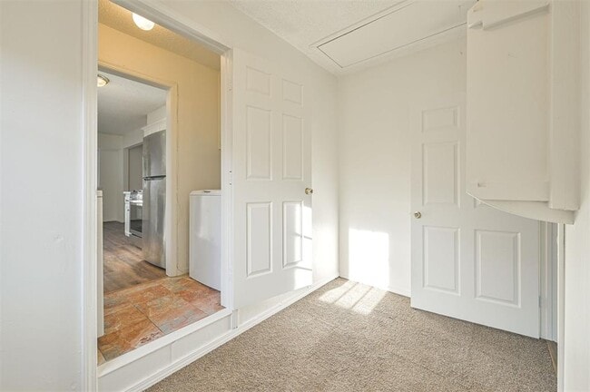 Building Photo - 421 Meadow Lake Dr