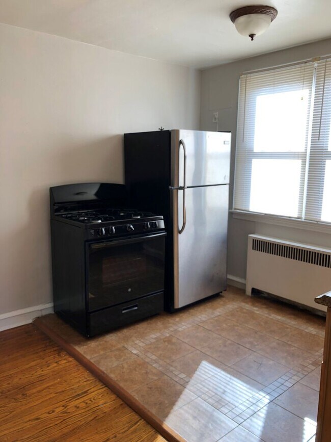 Building Photo - 7558 Mayland St