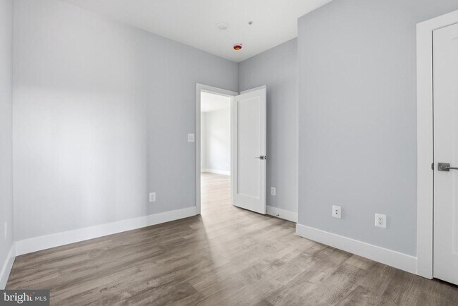 Building Photo - 2602 4th St NE