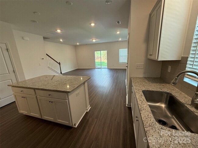 Building Photo - 3204 Lilac Grove Dr