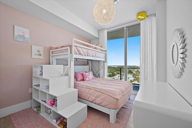 Building Photo - 220 Lake Shore Dr