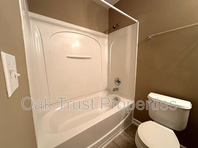 Building Photo - 5150 Trump St