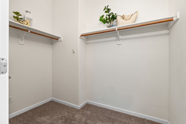 Building Photo - 1459 Yosemite Dr