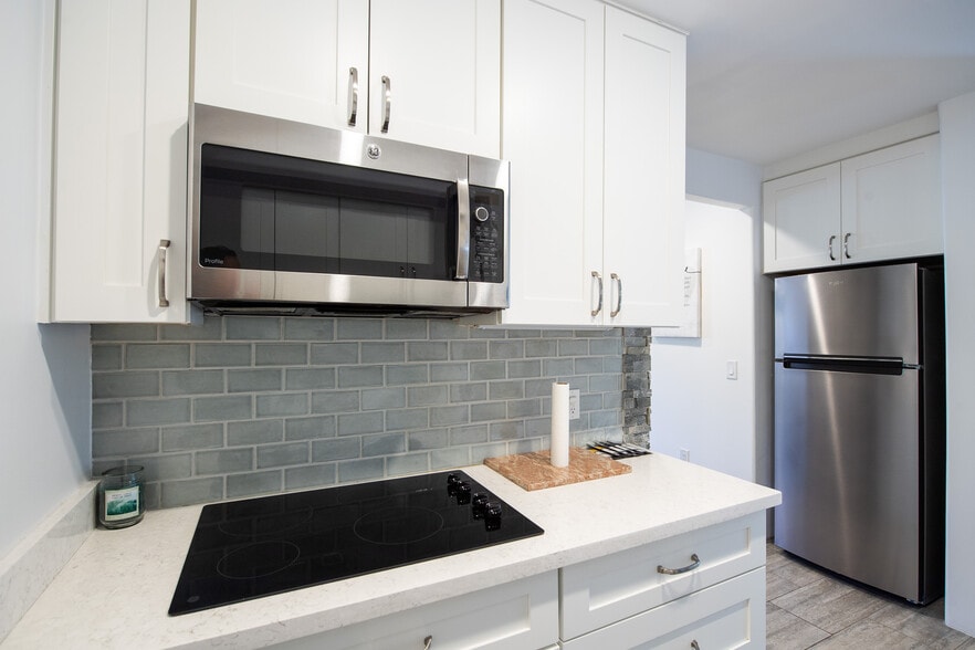 Building Photo - 350 Panorama Blvd