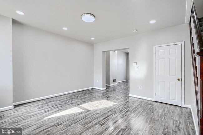 Building Photo - Well-Located 3BR Row Home Close to Johns Hopkins & Bayview