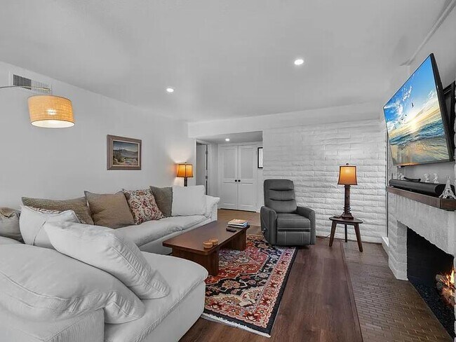 Building Photo - 4517 Collwood Ln