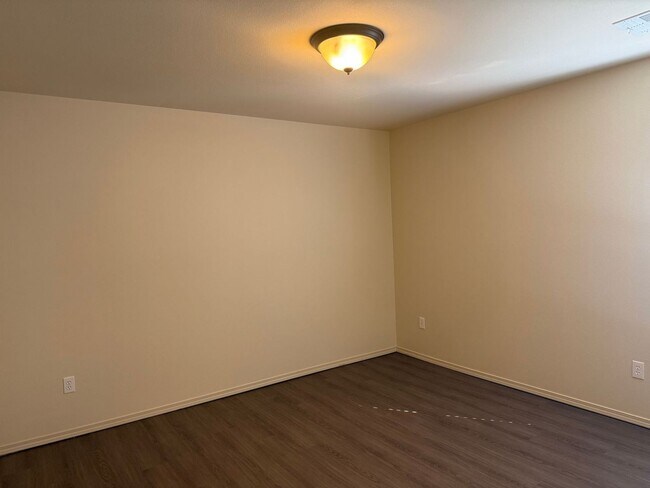 Building Photo - Welcome to your beautiful 3 bedroom home in the Battle Creek golf community!