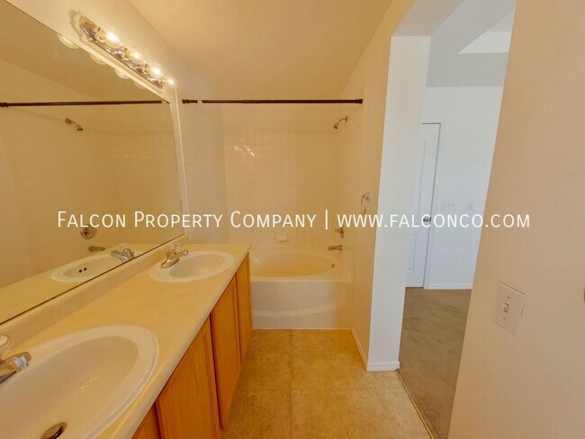Building Photo - 6627 Silverwind Cir