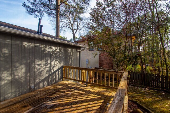 Building Photo - 20 Laver Cir