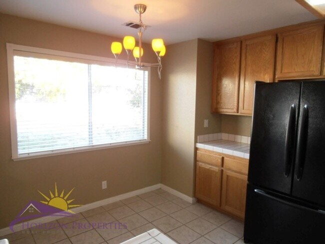 Building Photo - Spacious 3 Bed 2.5 Bath 1,959 Sq. Ft. Antelope Home