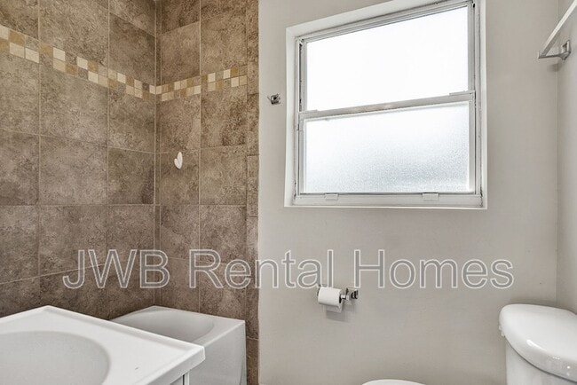 Building Photo - 2328 Wilmont Ave