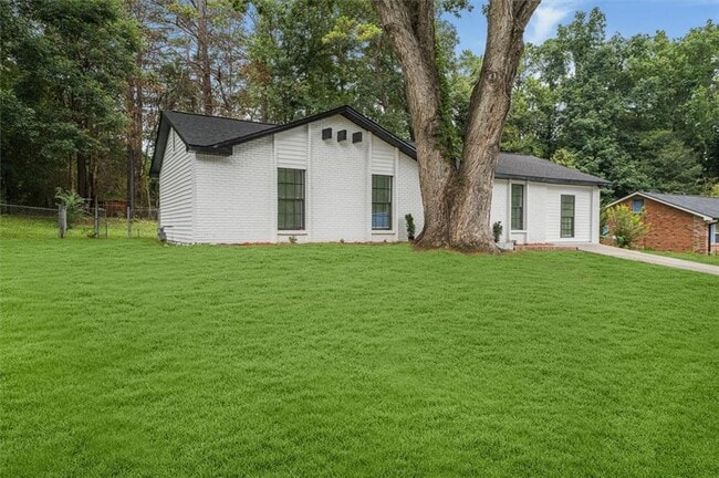 Building Photo - 6073 Fieldcrest Dr